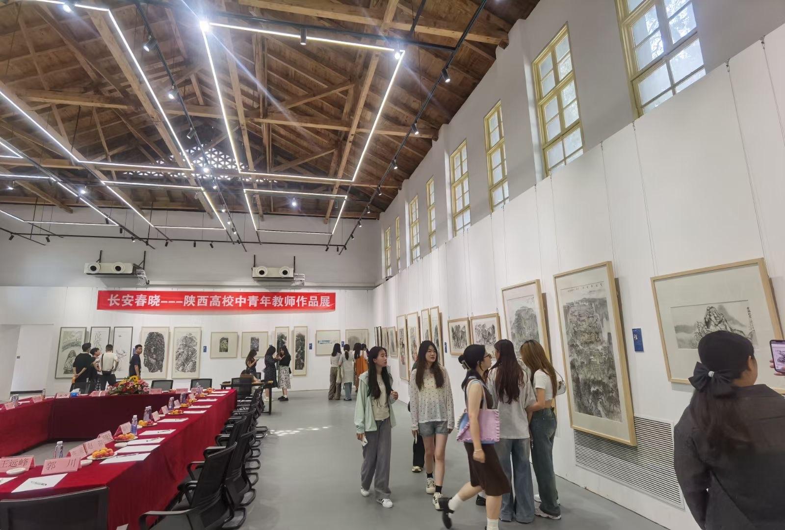 16所高校教师汇聚西安畅谈美育话题展示全省高校教师国画创作实力 -- 起点新闻客户端