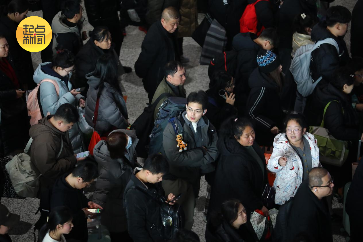 高清组图丨春运首日镜头下的奔赴与等待 -- 起点新闻客户端